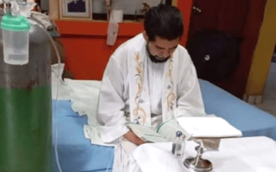 Juan Carlos Romero, el sacerdote que llevó de la mano la eucaristía con el Covid-19